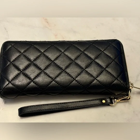 Michael Kors Quilted Black Leather Zip-around Long Wallet Wristlet - Picture 3 of 12